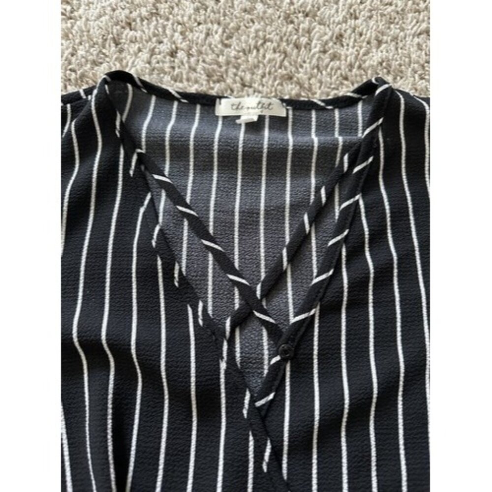 The Outfit Pullover criss cross v neck front striped size small short sleeve top - Picture 3 of 9